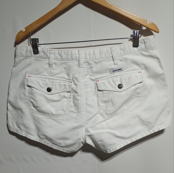 Abercrombie & Fitch Woman's Low Rise White 100% Cotton Shorts Size 8 - Picture 2 of 9